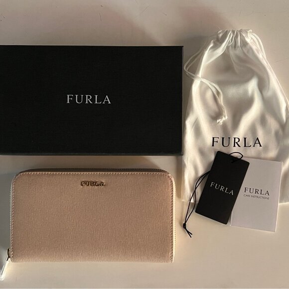 Furla extra large zip around leather wallet. Brand new with tags in box - Picture 5 of 5